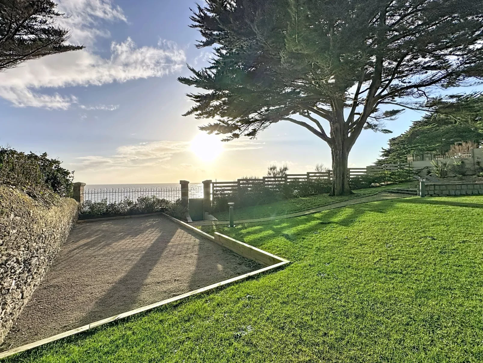 Le Vent d'Avril - Buiten