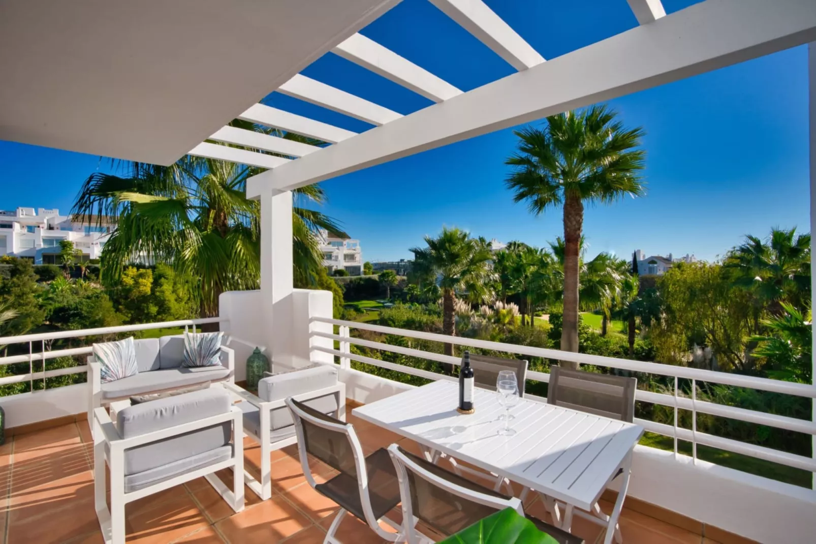 Modern 2-Bedroom Apartment - Alcazaba Lagoon (411) - Terrasbalkon