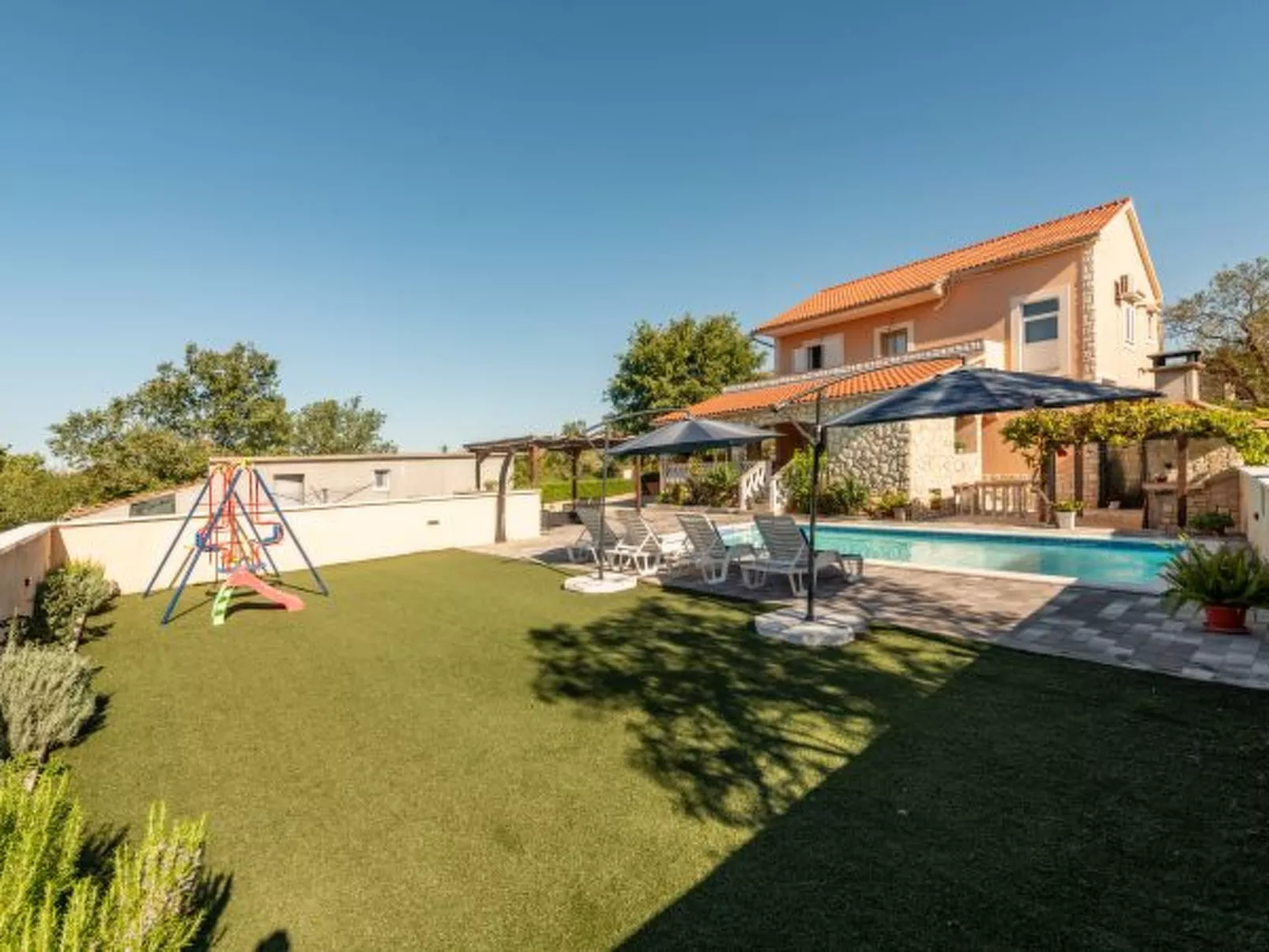 Holiday House Laetitia with pool - Image-tags.info