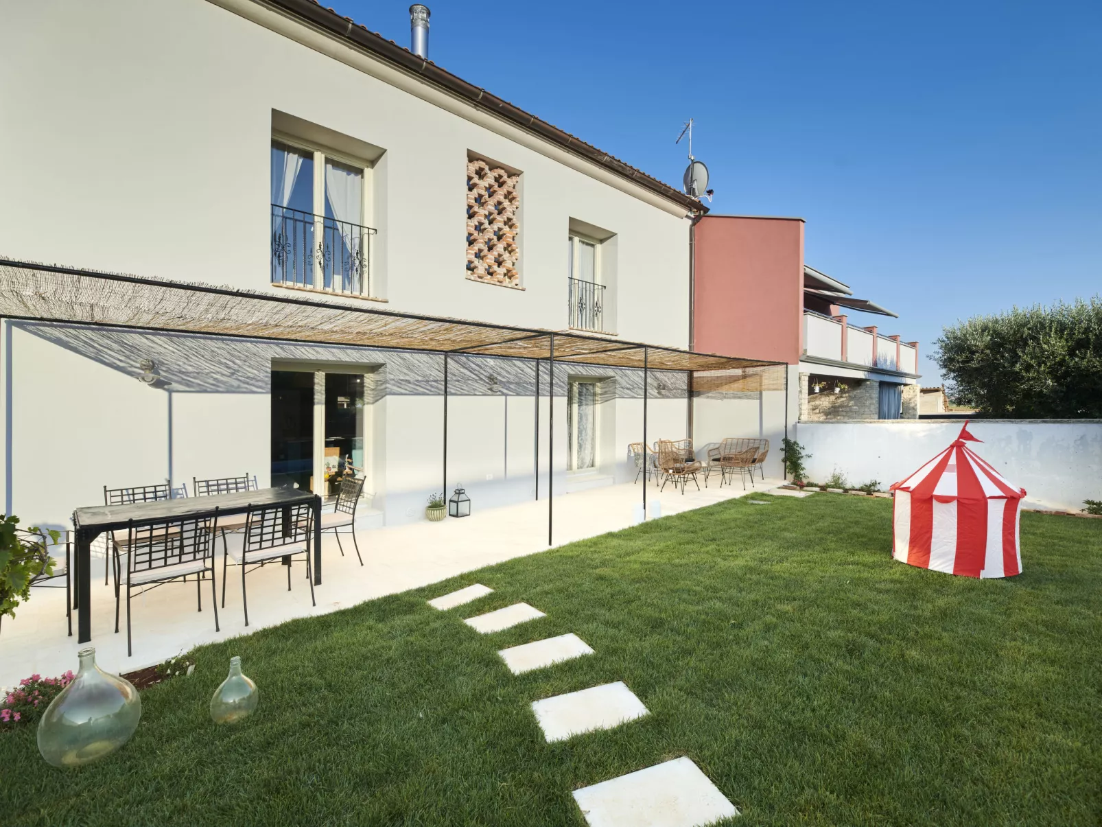 Mediterranea - Buiten