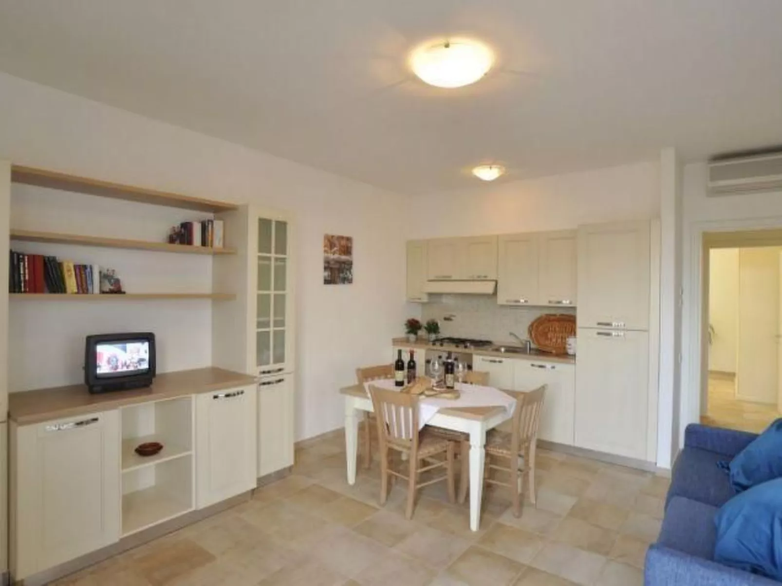 Unterkunft am Strand, Schwimmbad, AC, private Terrasse - Binnen