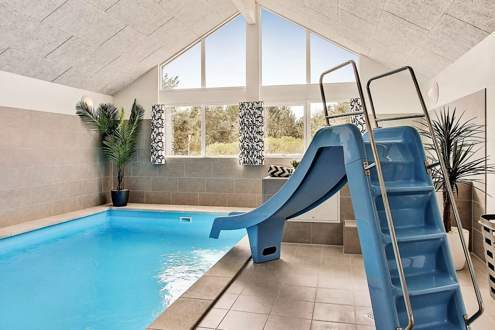 Modern vakantiehuis in Blåvand met zwembad