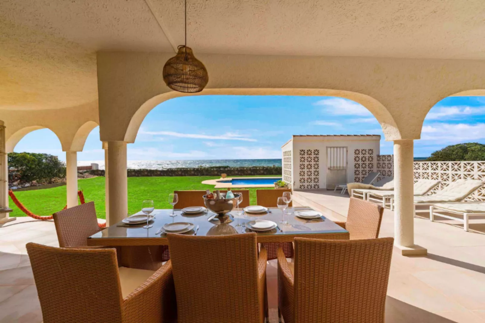 1100 - BEACH FRONT VILLA - Terras