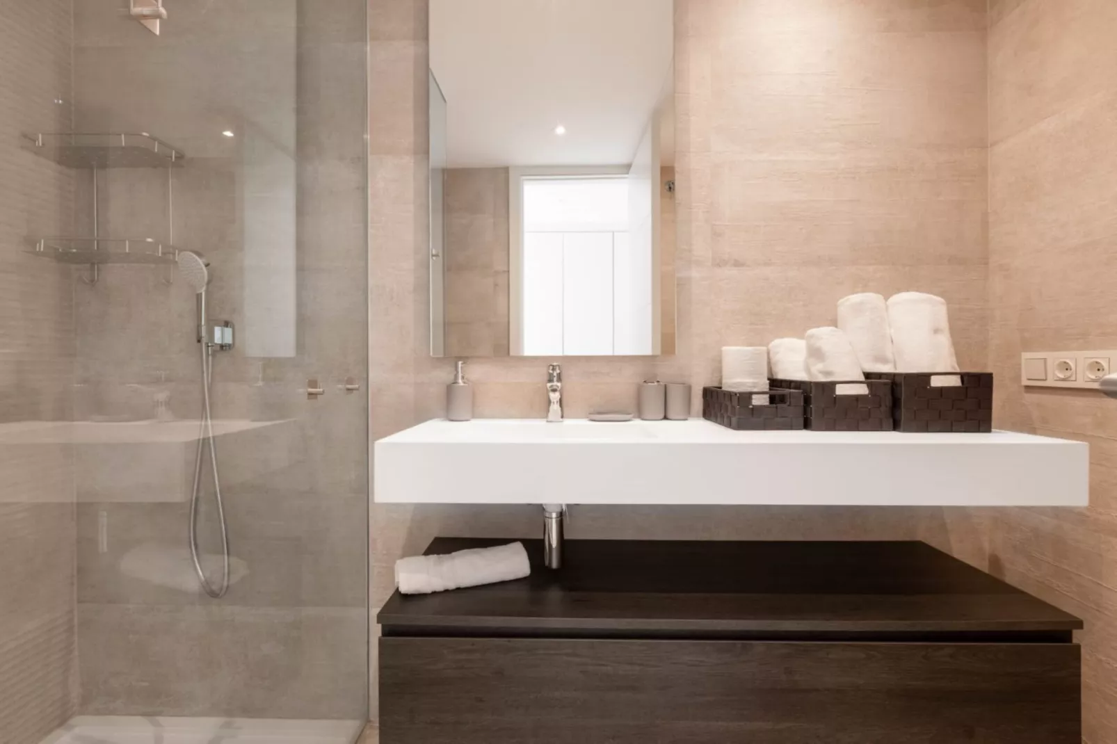 Stylish 3-Bed Apartment | Alcazaba Lagoon (1204) - Badkamer