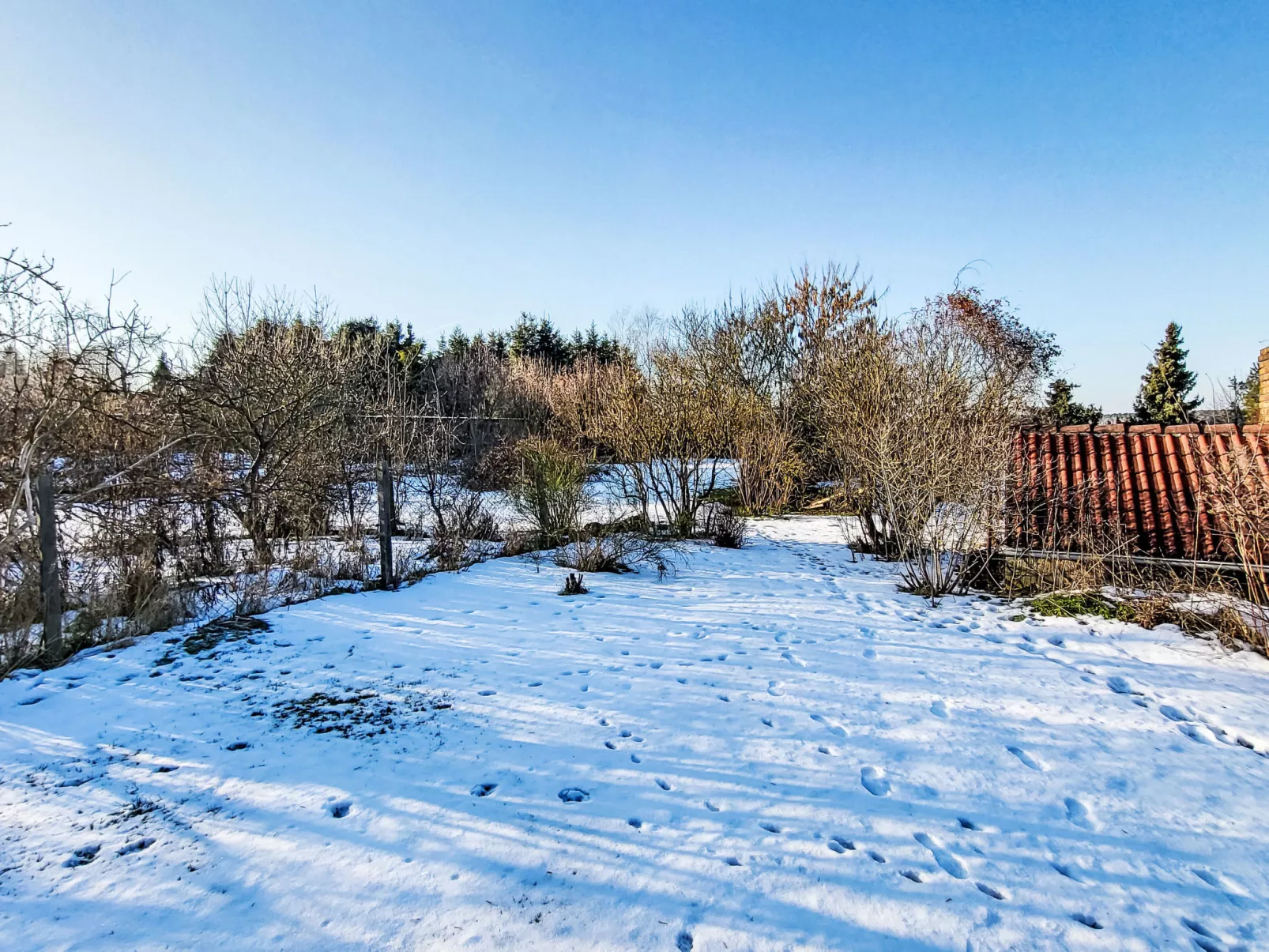 Mit großem eingezäunten Garten - Buiten