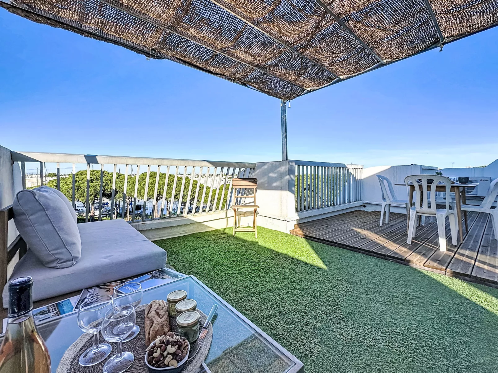 La Croisière - Binnen