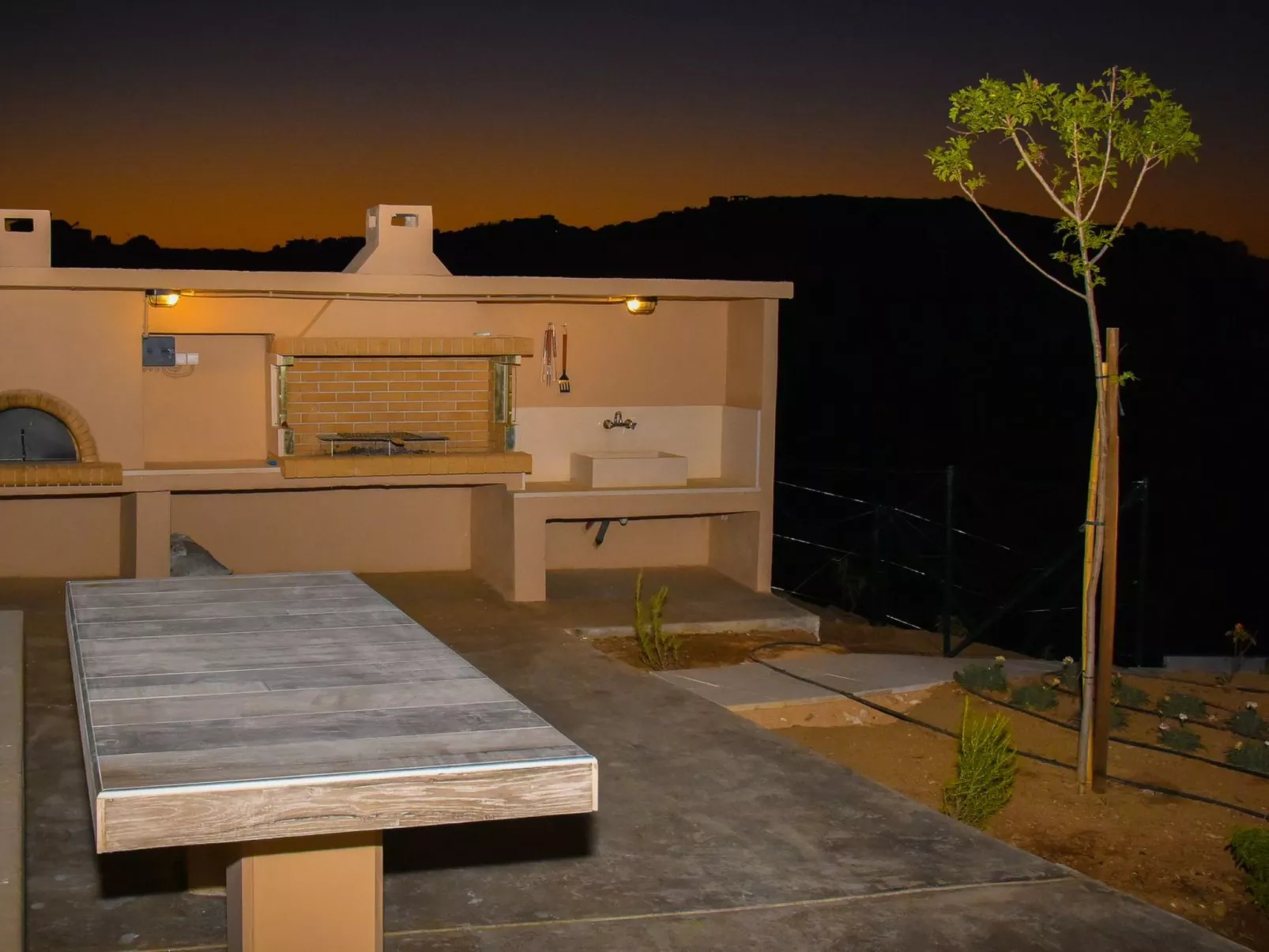 "Villa Kallia" mit Infinity-Pool - Buiten