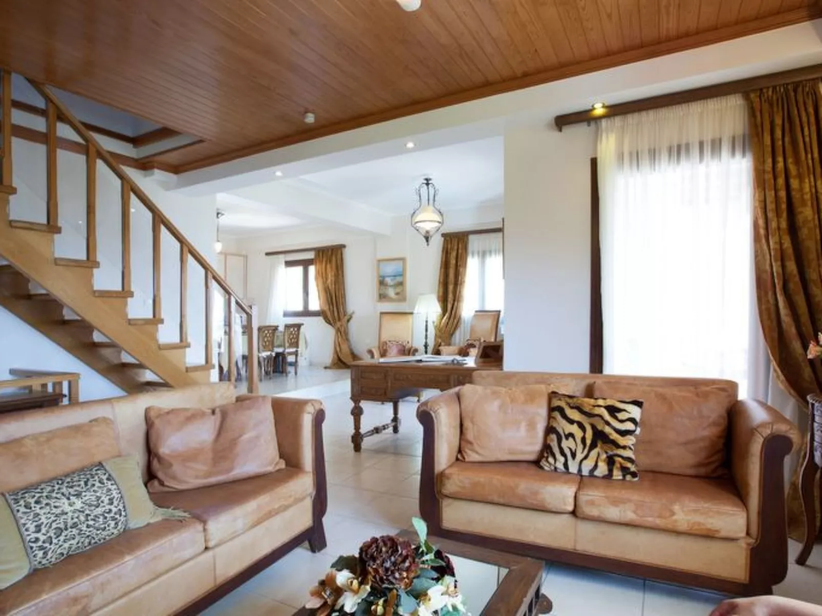 Luxuriöse Villa mit Infinity-Pool und Panoramablick - Image-tags.info