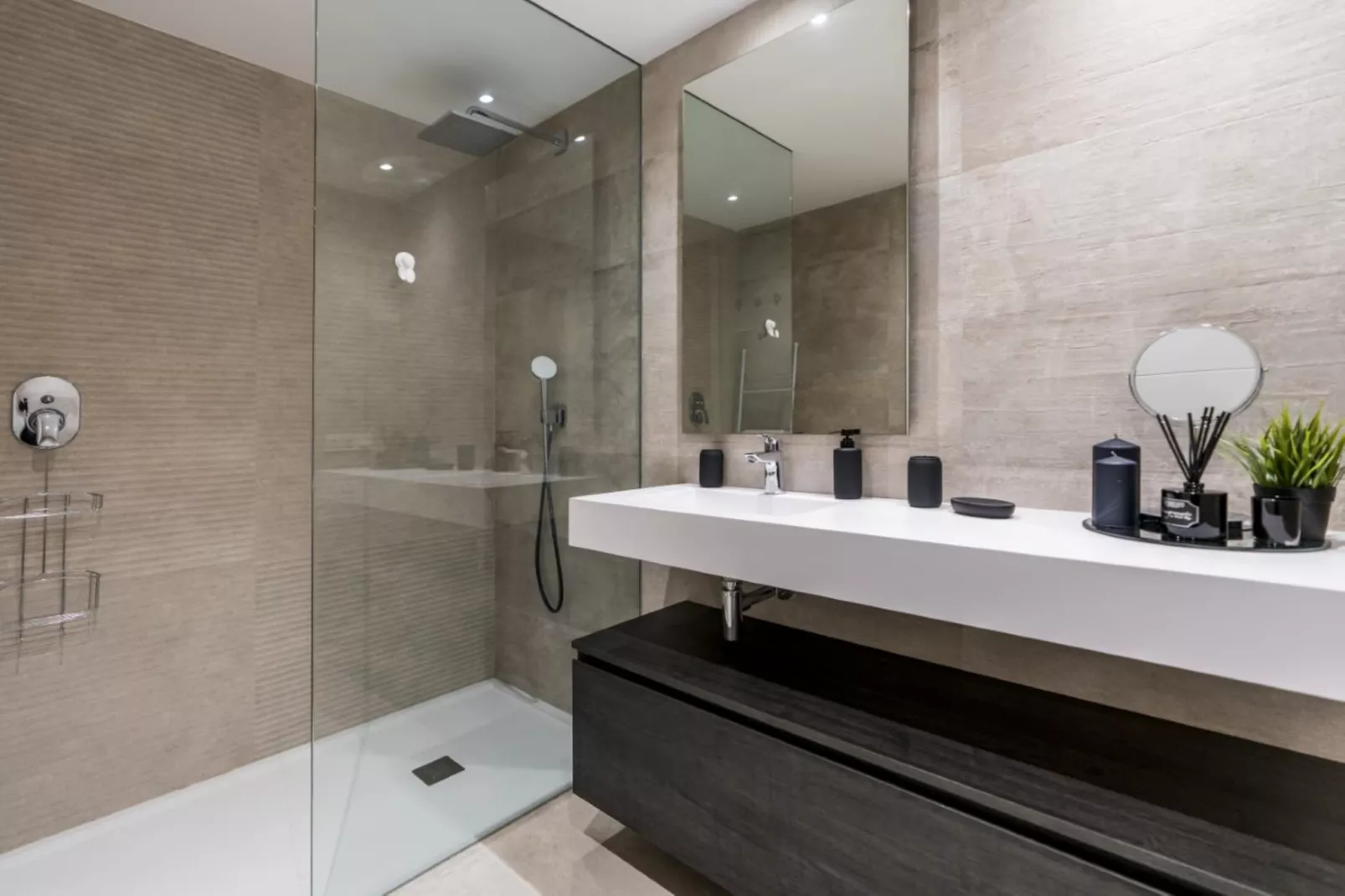 Stylish 3-Bed Apartment | Alcazaba Lagoon (1214) - Badkamer