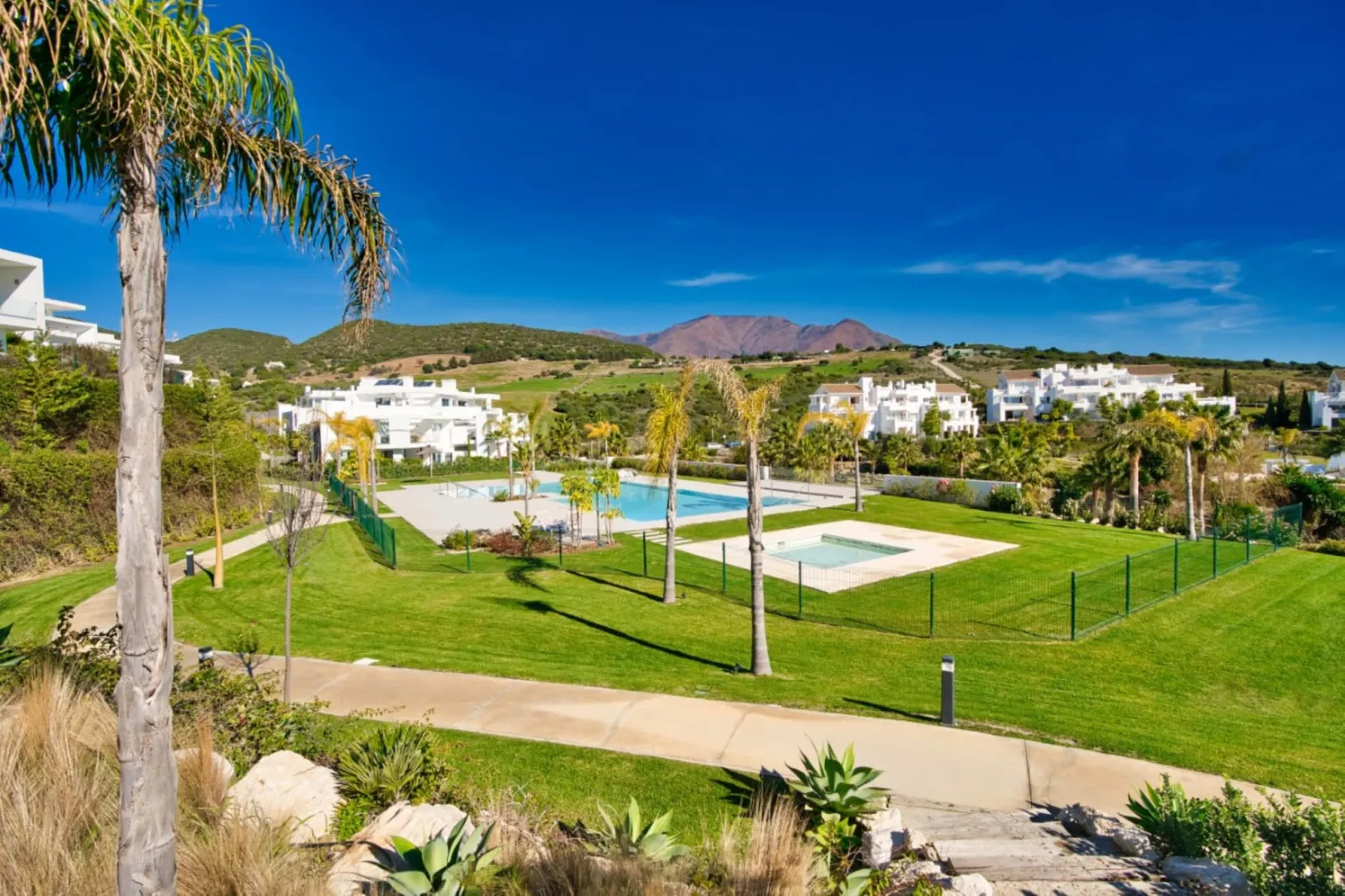 Stylish 2-Bed Apartment | Alcazaba Lagoon (303) - Tuinen zomer