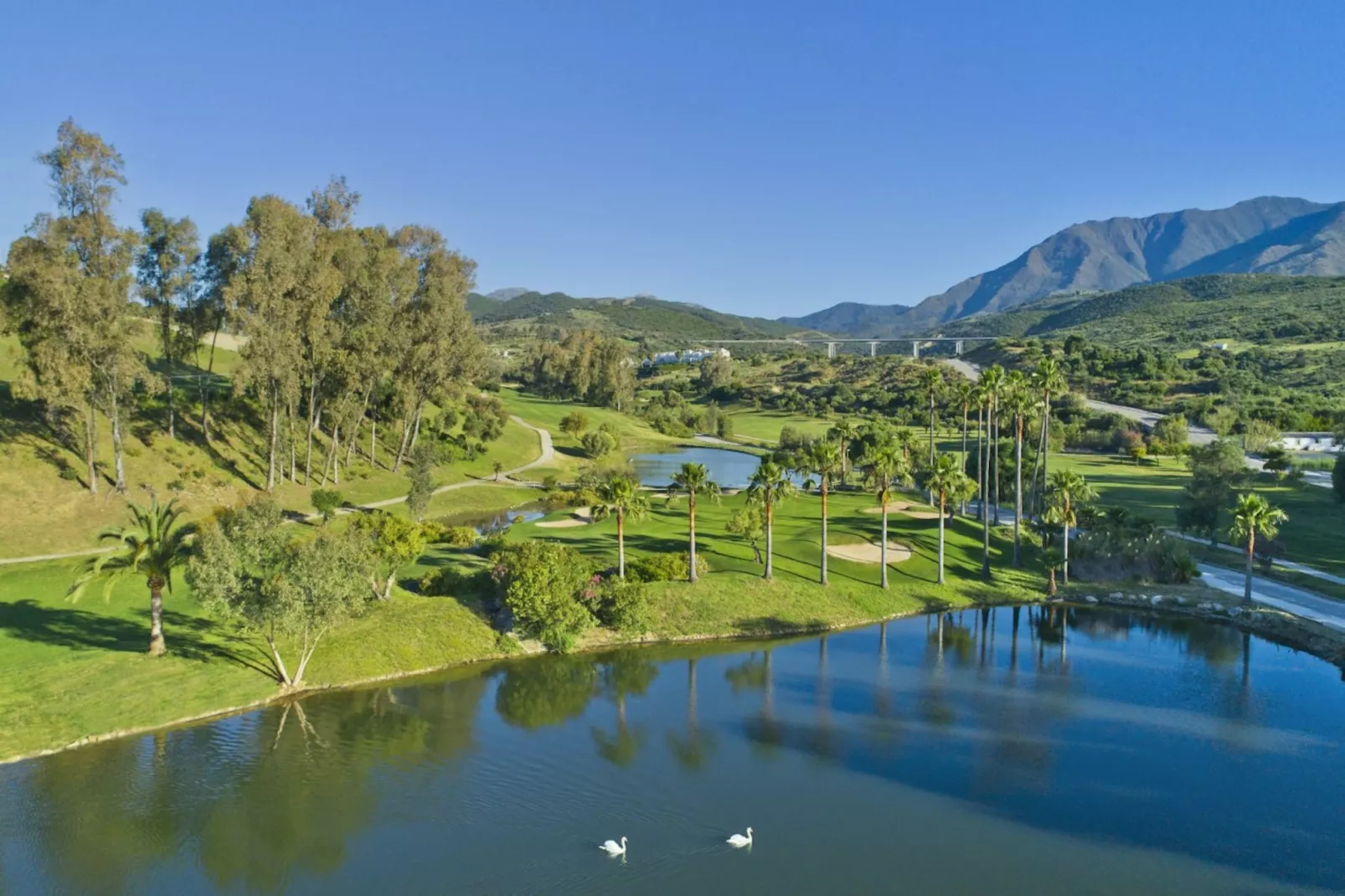 Charming 2-Bed Retreat Alcazaba Lagoon (304) - Gebieden zomer 5km