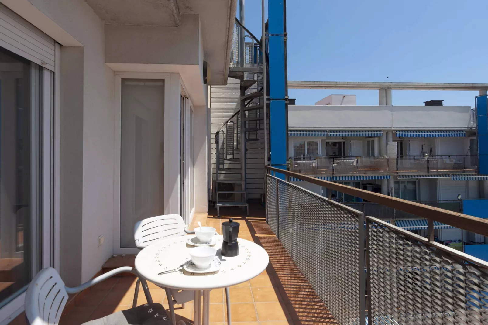 1235 BLAUMARINA con piscina - Terrasbalkon
