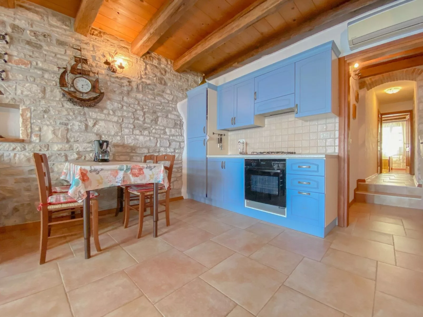 Für 4 Personen ca. 30 m&sup2; in Novigrad, Adriaküste Kroatien (Westküste von I - Binnen