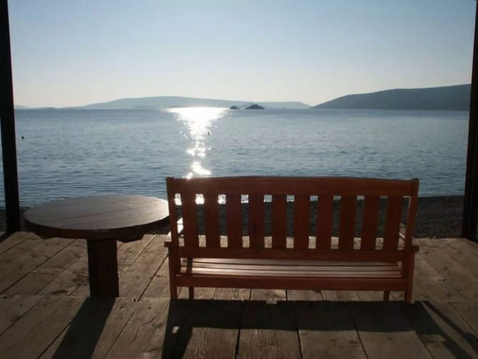 Erdgeschoss Doppelbettzimmer 25m² mit geräumiger Terrasse und Meerblick Villa M - Buiten