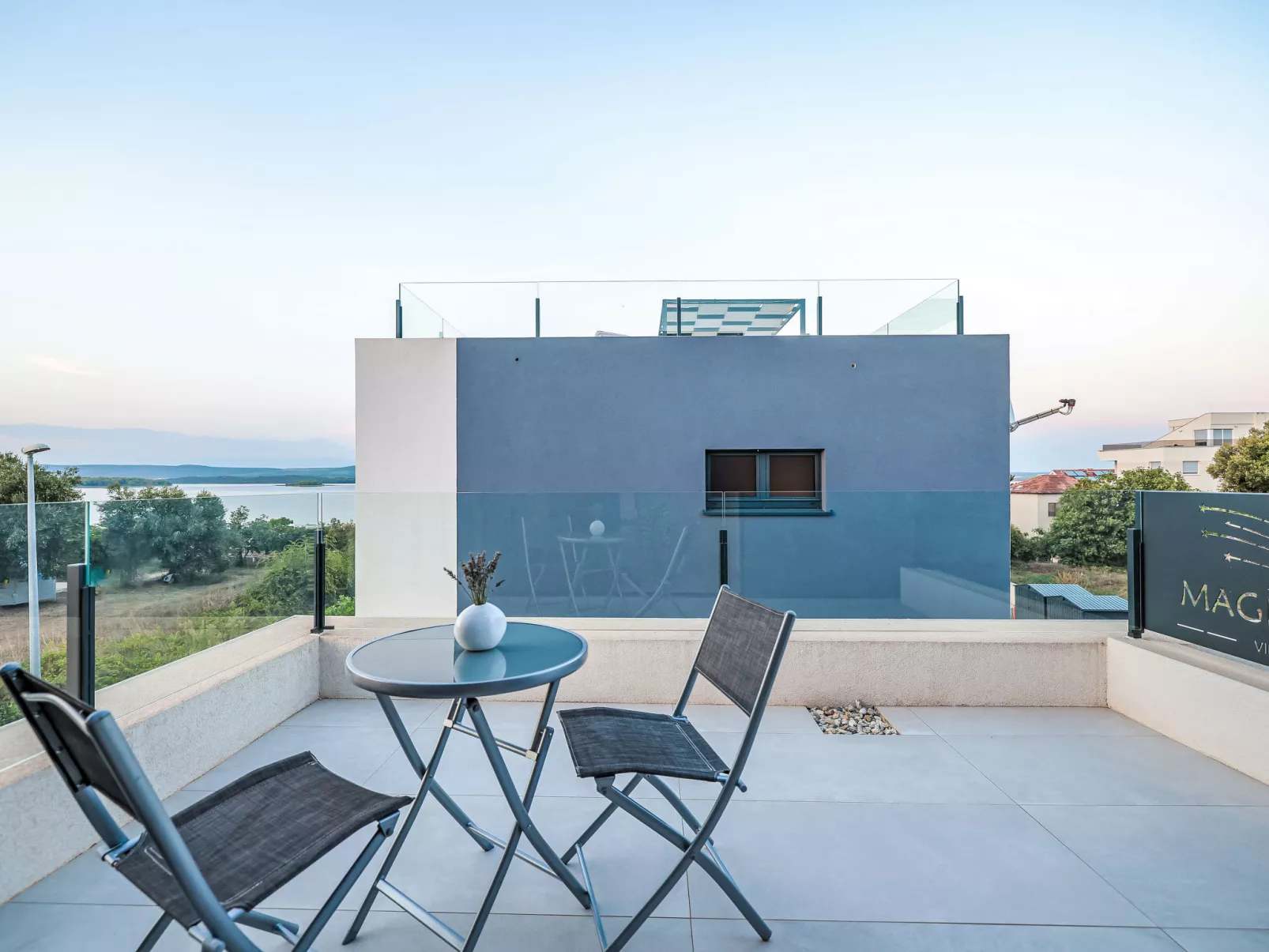 Magic Sky 1 - Buiten