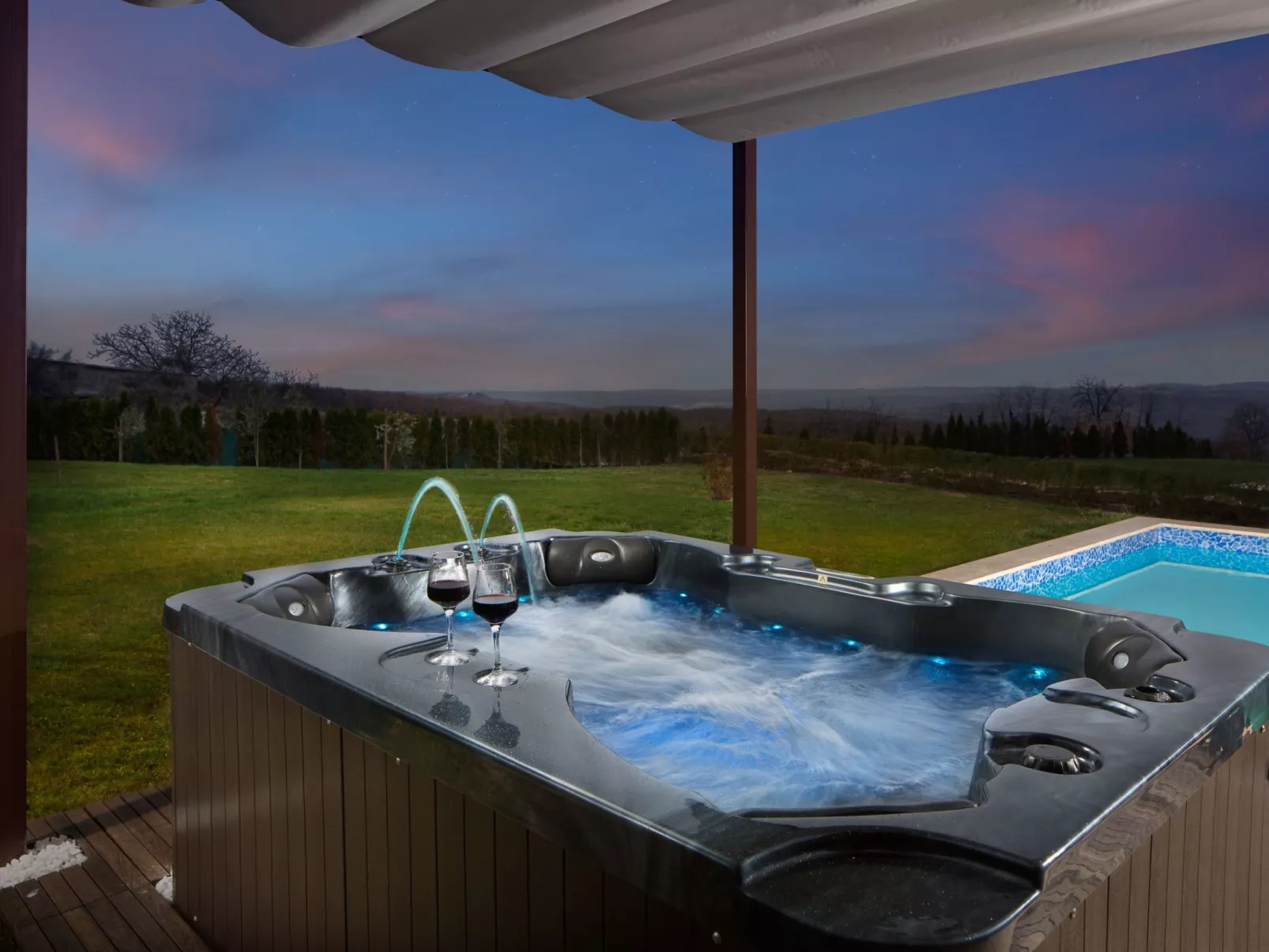 Villa "Star" mit Whirlpool - Buiten