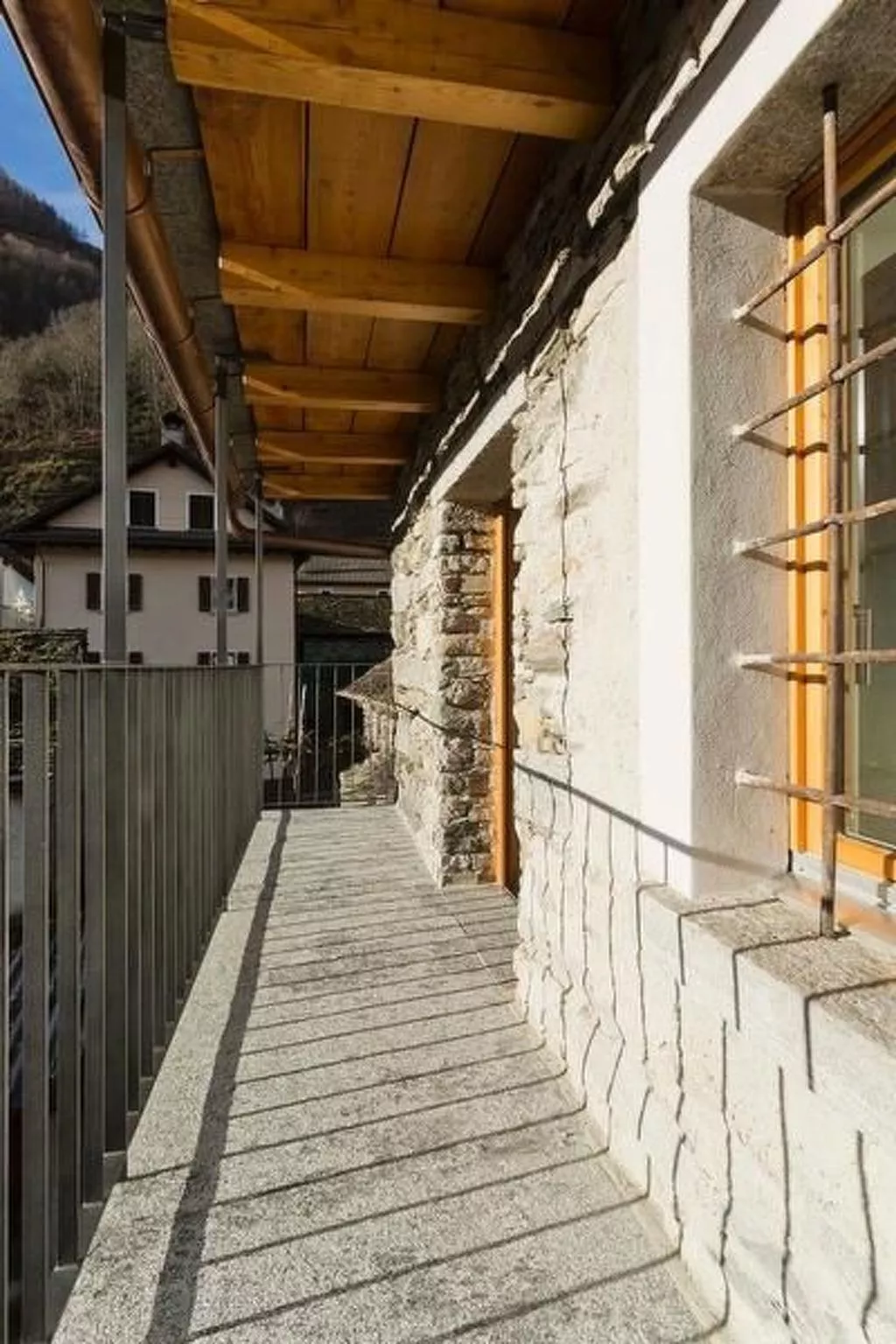 Rustico di vacanza nel nucleo di Moghegno - Buiten