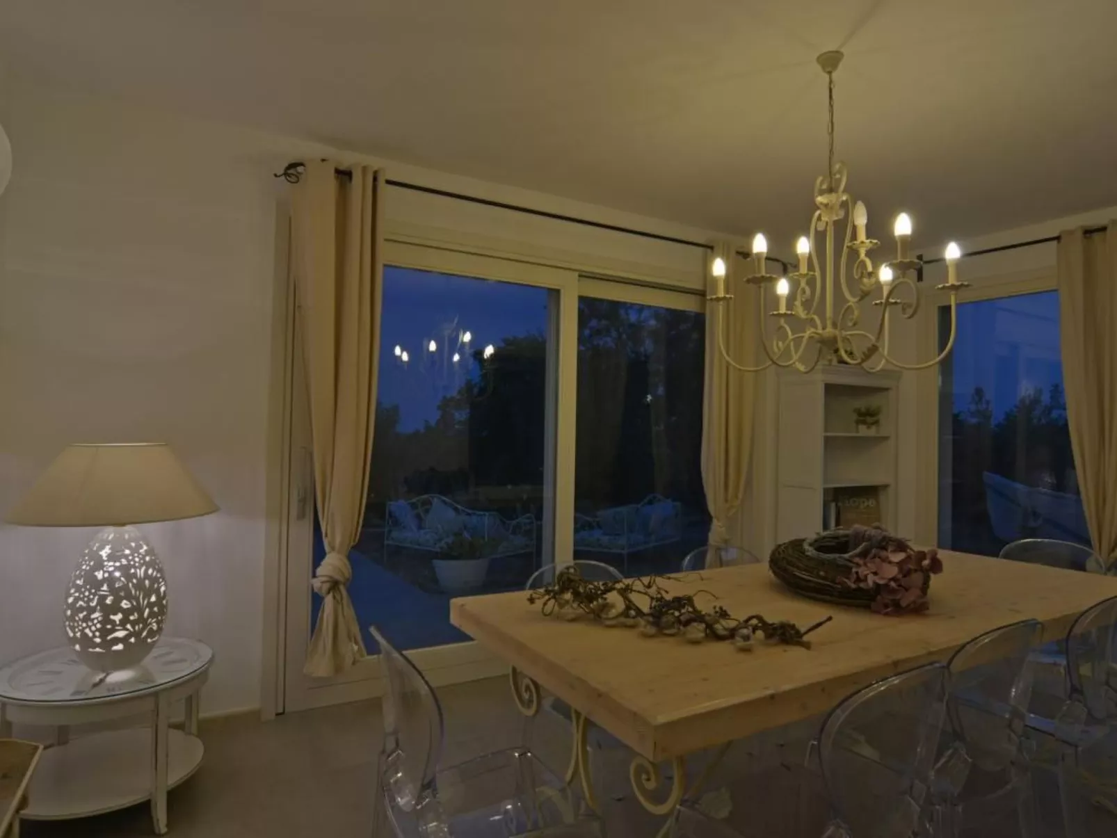 Moderne Ferienvilla bei Noto mit Meerblick und privatem Pool - Binnen