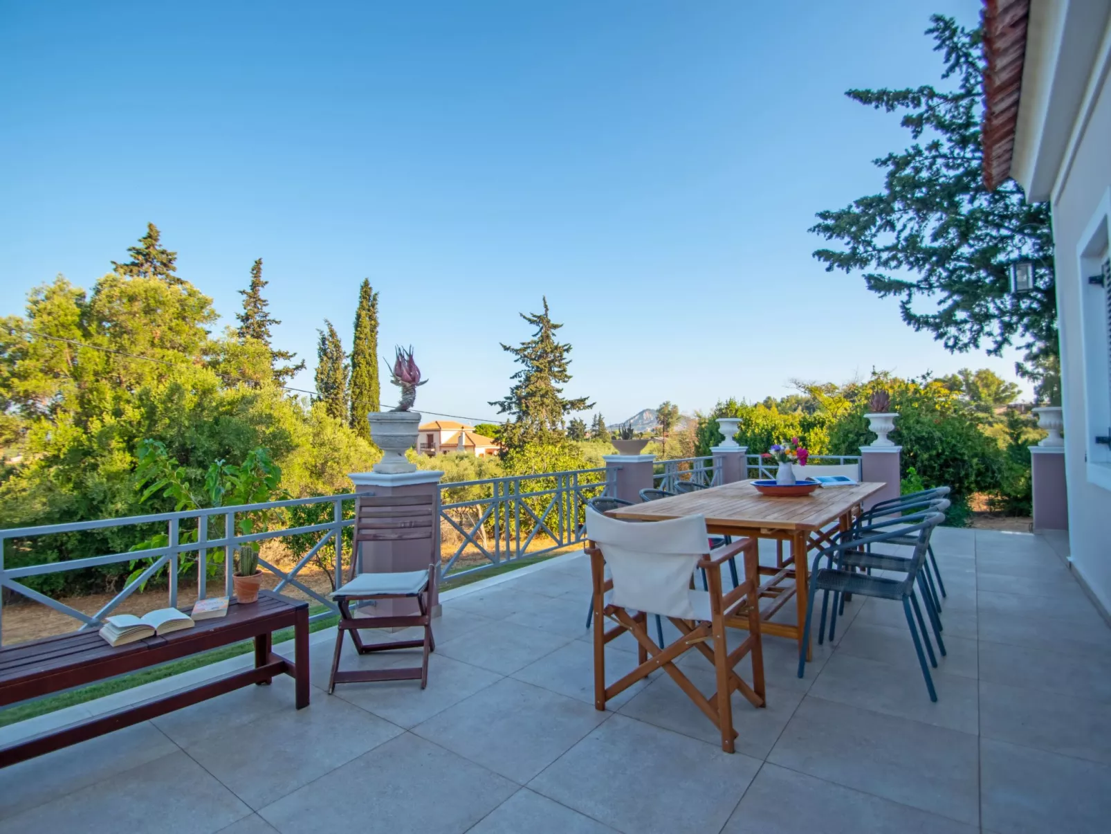 Anwesen mit Garten, Grill und Terrasse - Buiten