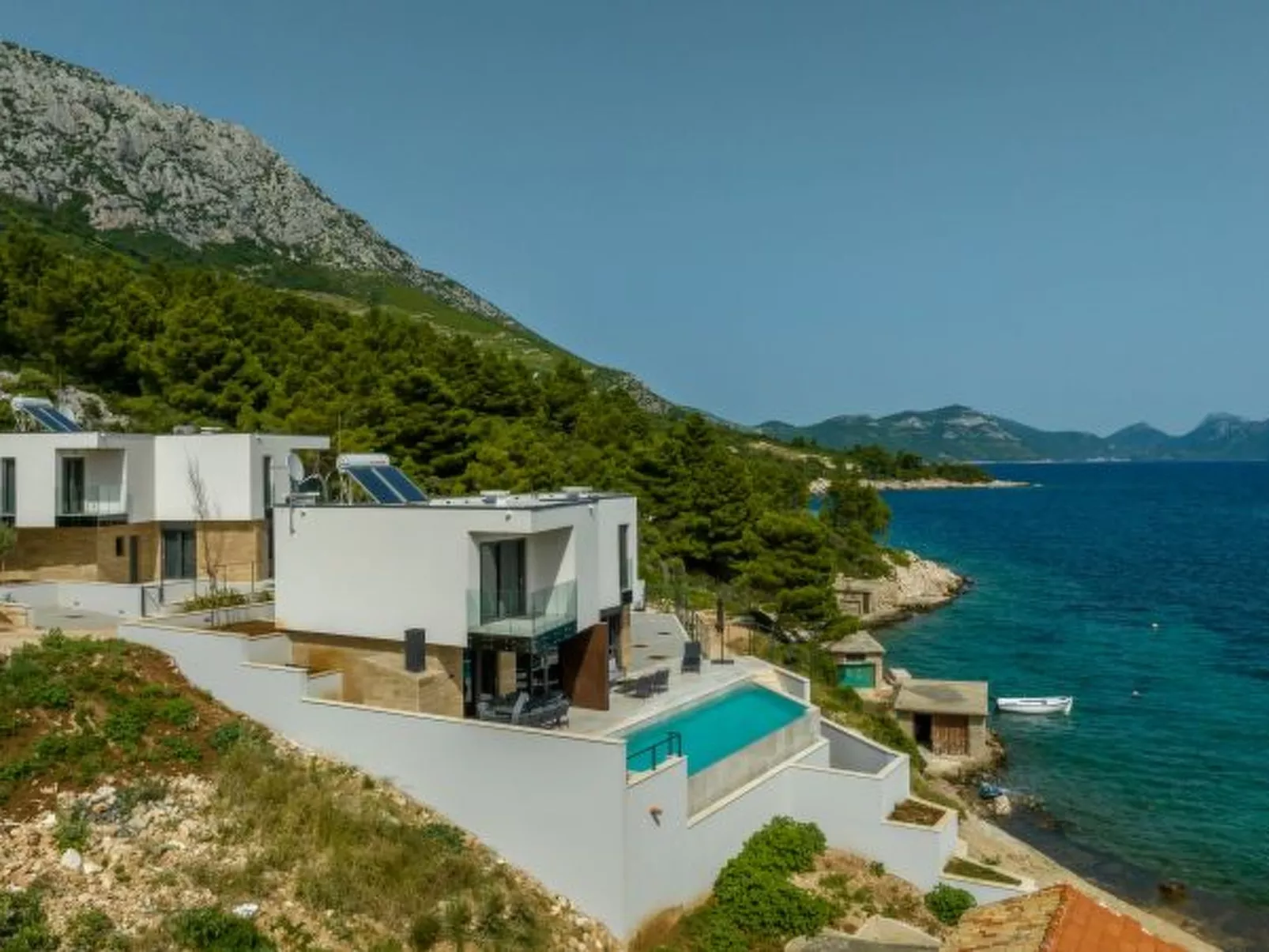 Beachfront villa Luce with seaview and pool - Buiten