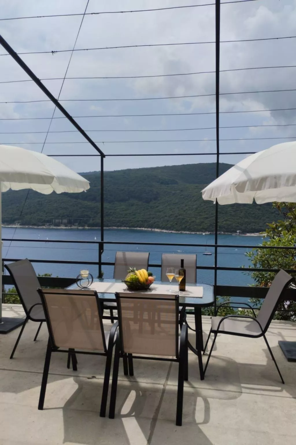 Appartement Bruna mit Terrasse und Meerblick - Buiten