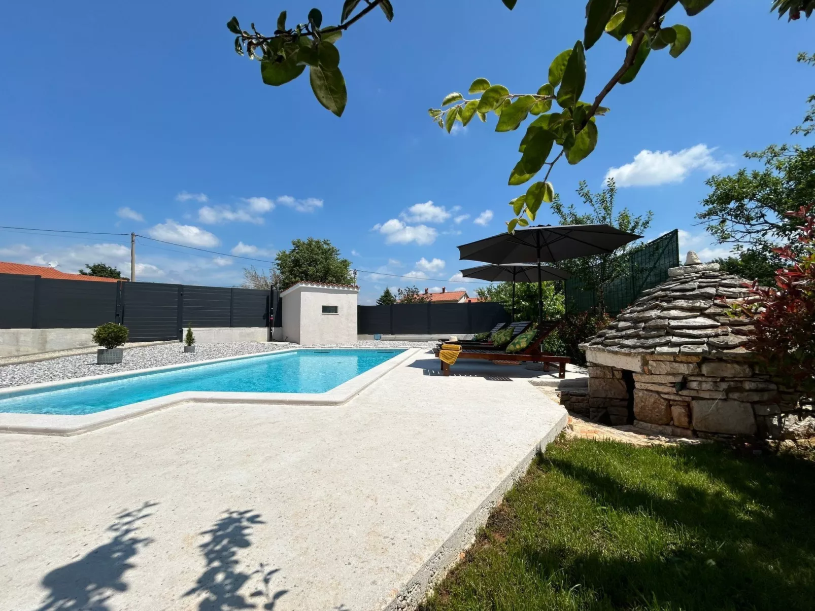 Diva mit privatem Pool - Buiten