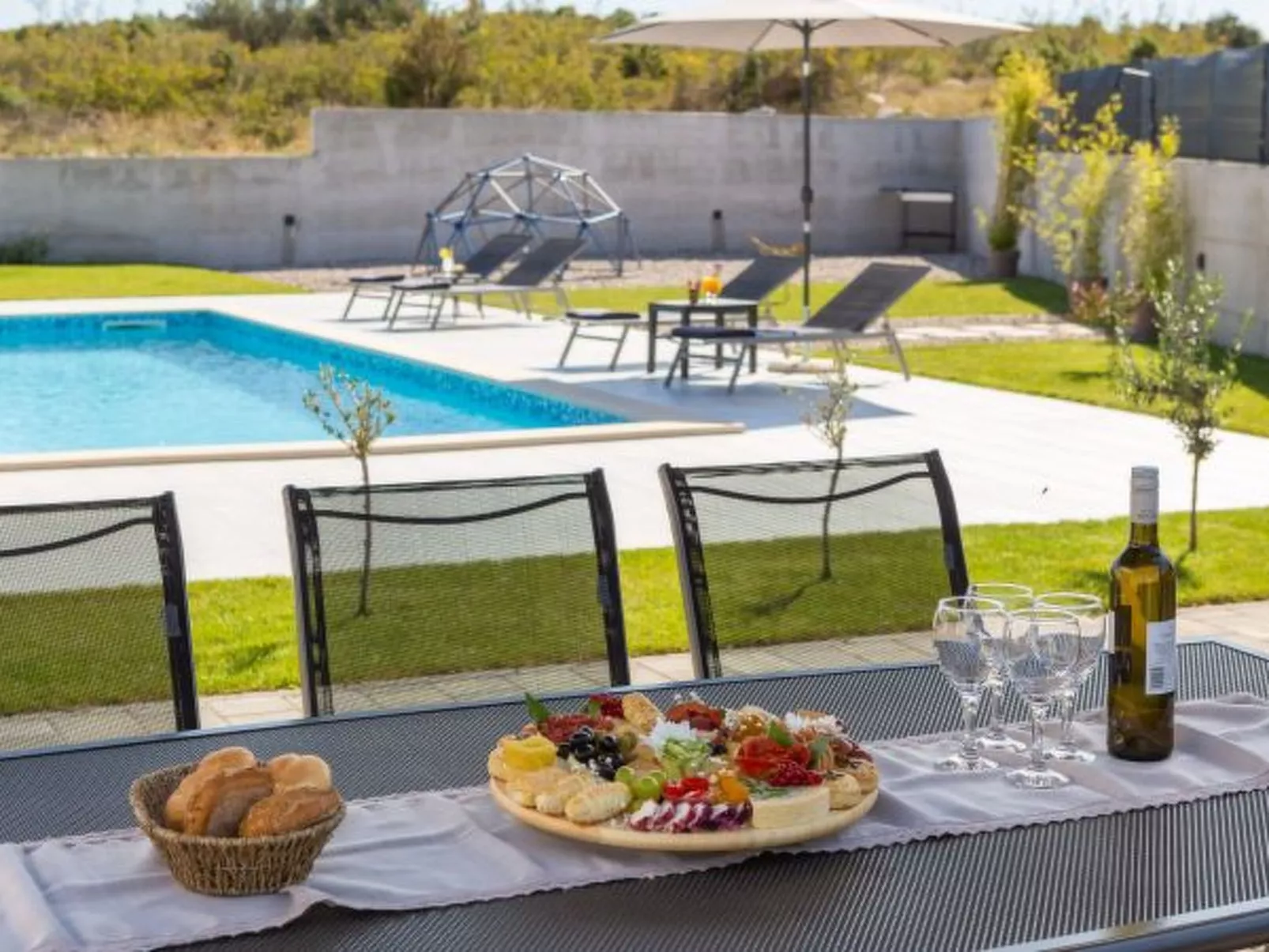 Villa Lacus in Vrana with pool - Image-tags.info