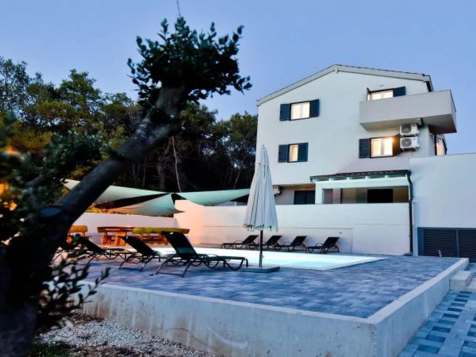 Villa Pinia with pool, Zadar - Image-tags.info
