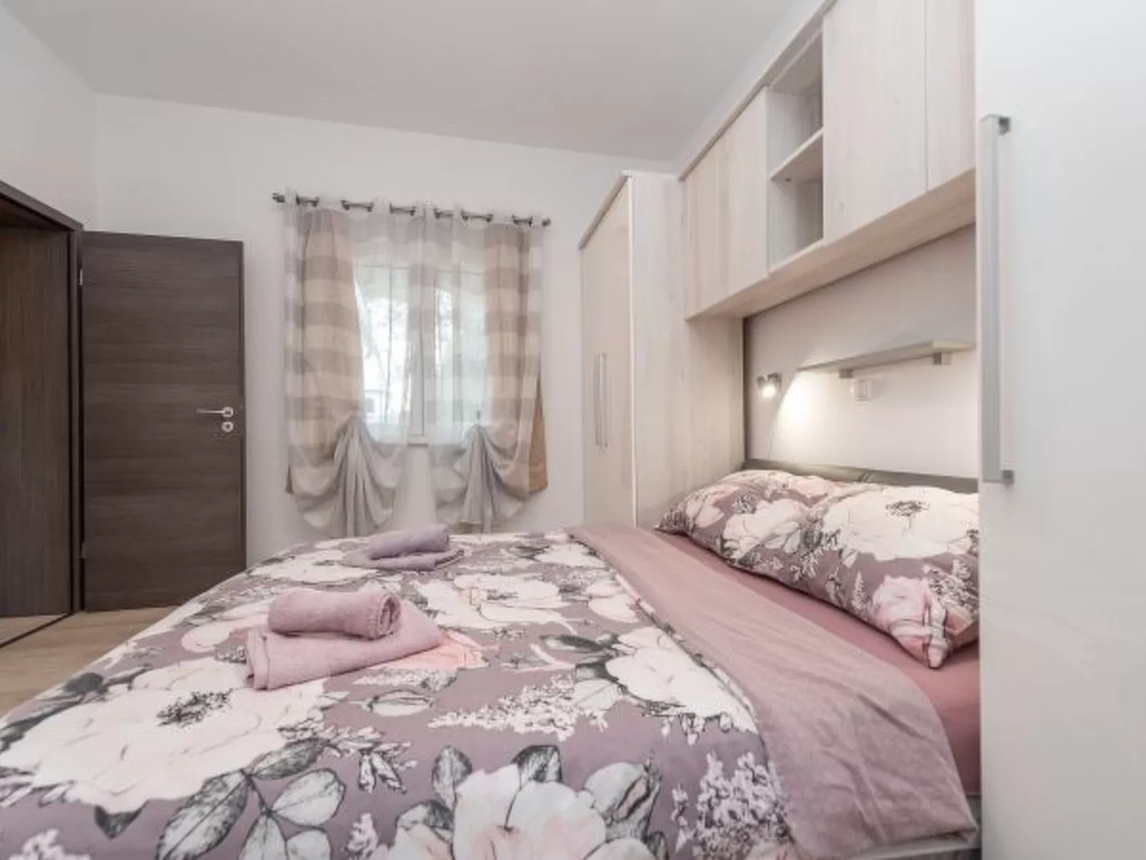 Beachside Holiday House Anamarija - Image-tags.info