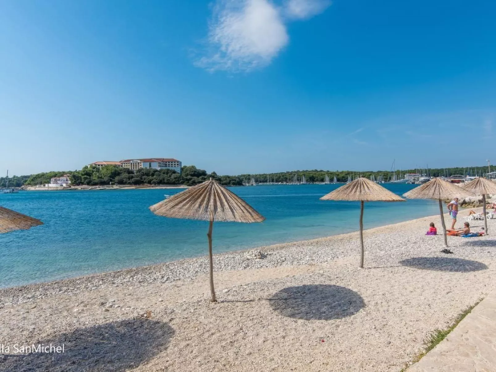 Mit Pool - Image-tags.info