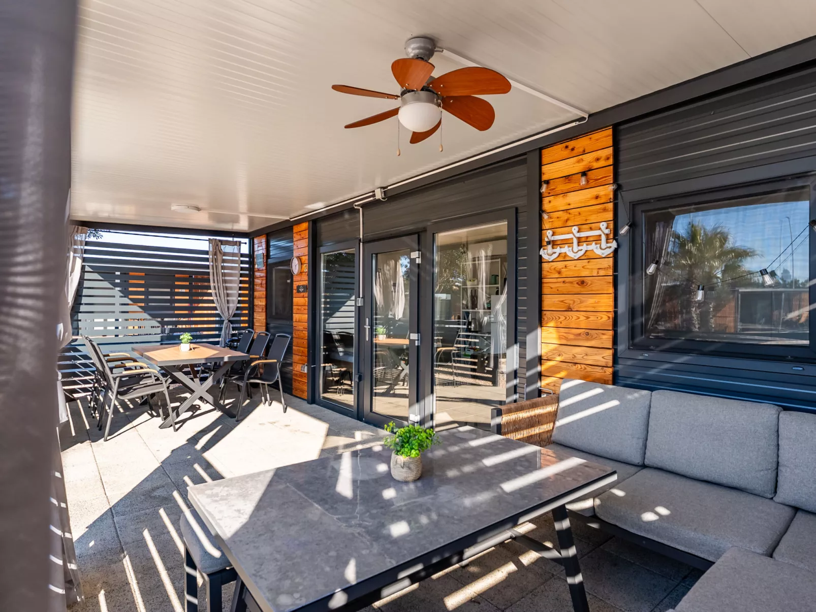 Maslina Delux - Binnen