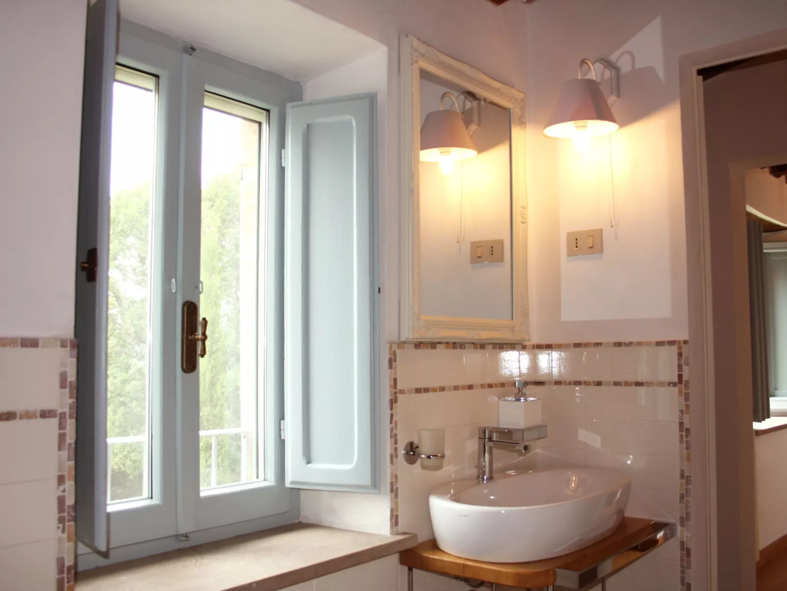 In Montecastelli Pisano mit beheiztem Whirlpool - Binnen