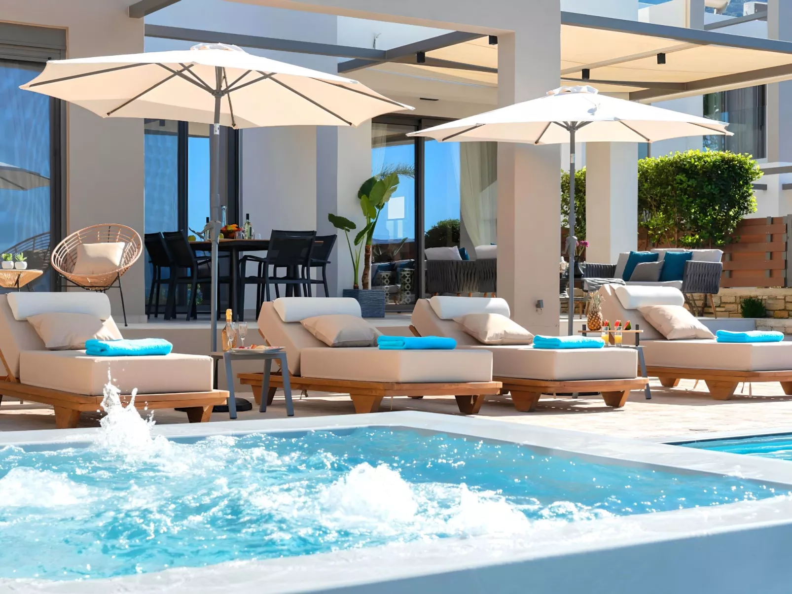 Villa "Minoas Grand" mit Blick auf das Wasser - Buiten