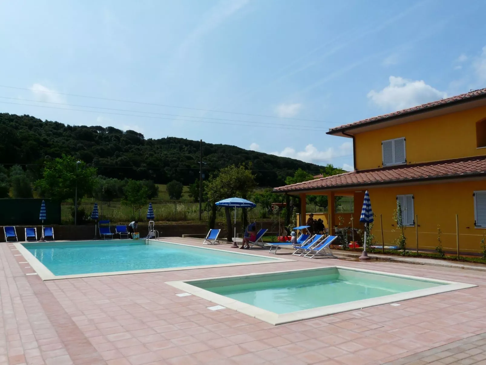 Unterkunft am Strand, Schwimmbad, AC, private Terrasse - Buiten