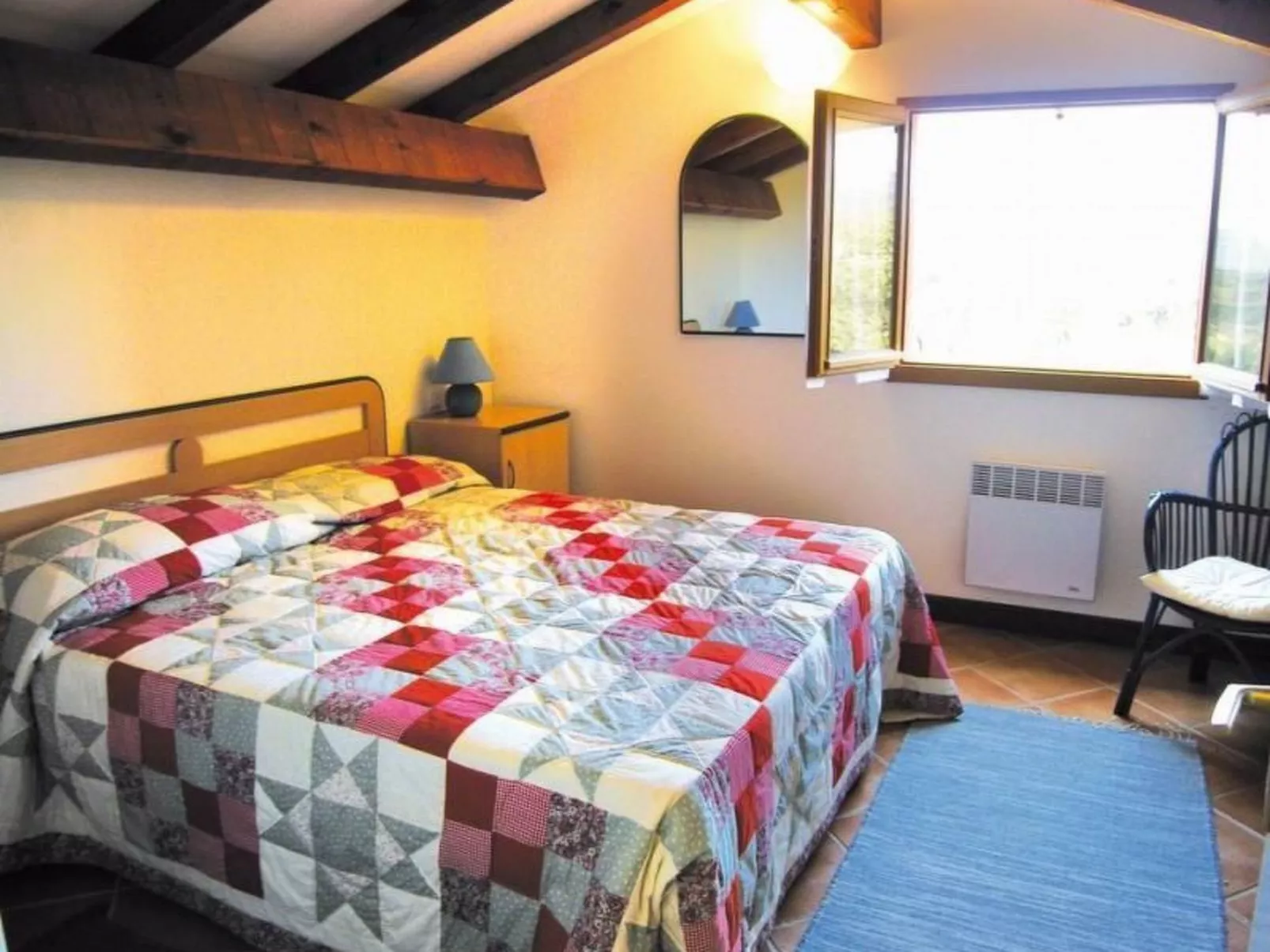 Unterkunft mit Terrasse, Klimaanlage. Schwimmbad - Binnen