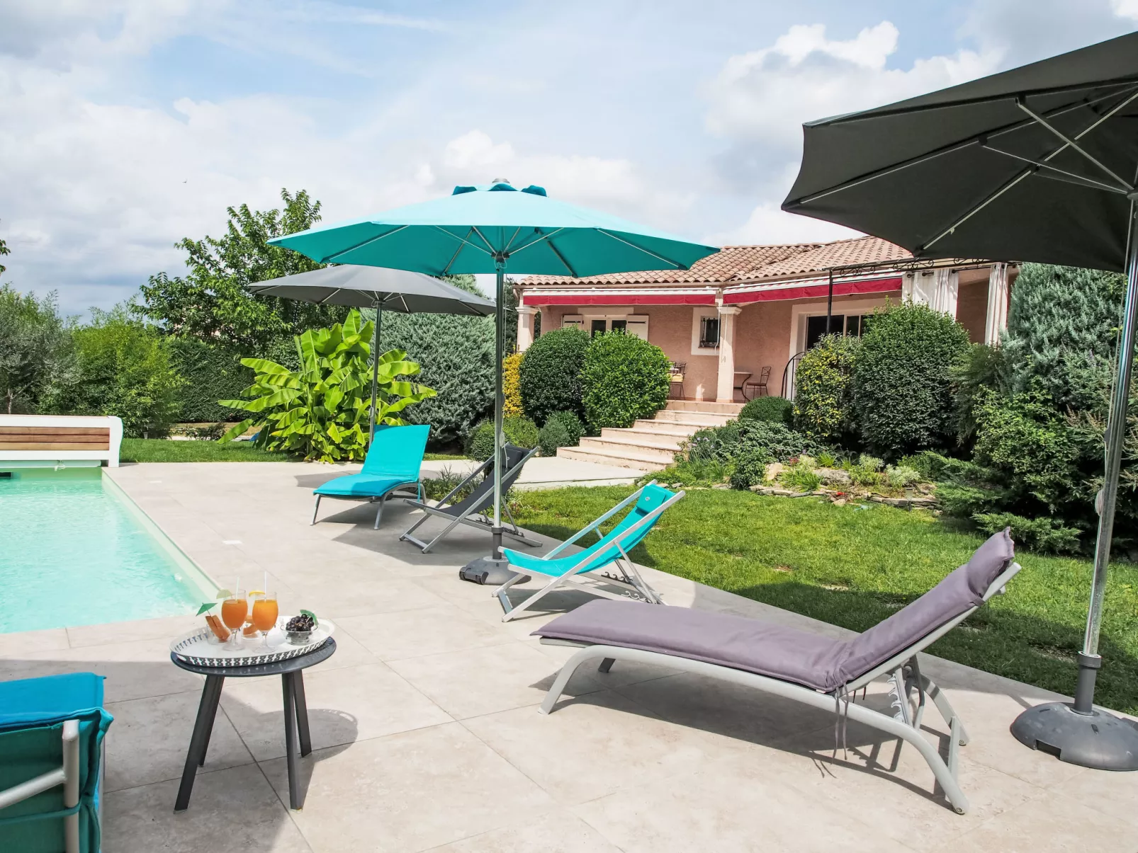 Urlaub im Süden zwischen Meer und Bergen - Buiten