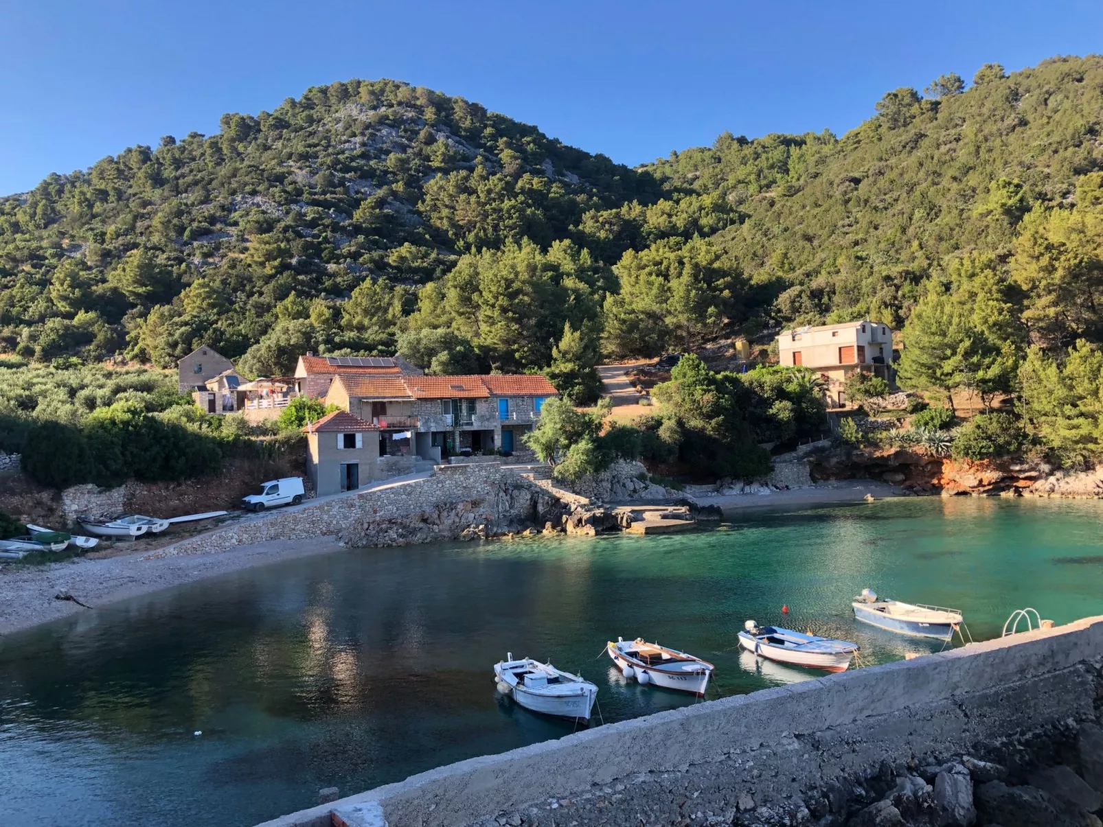 Weißes Haus Robinson mit BBQ und Terrasse - Image-tags.info