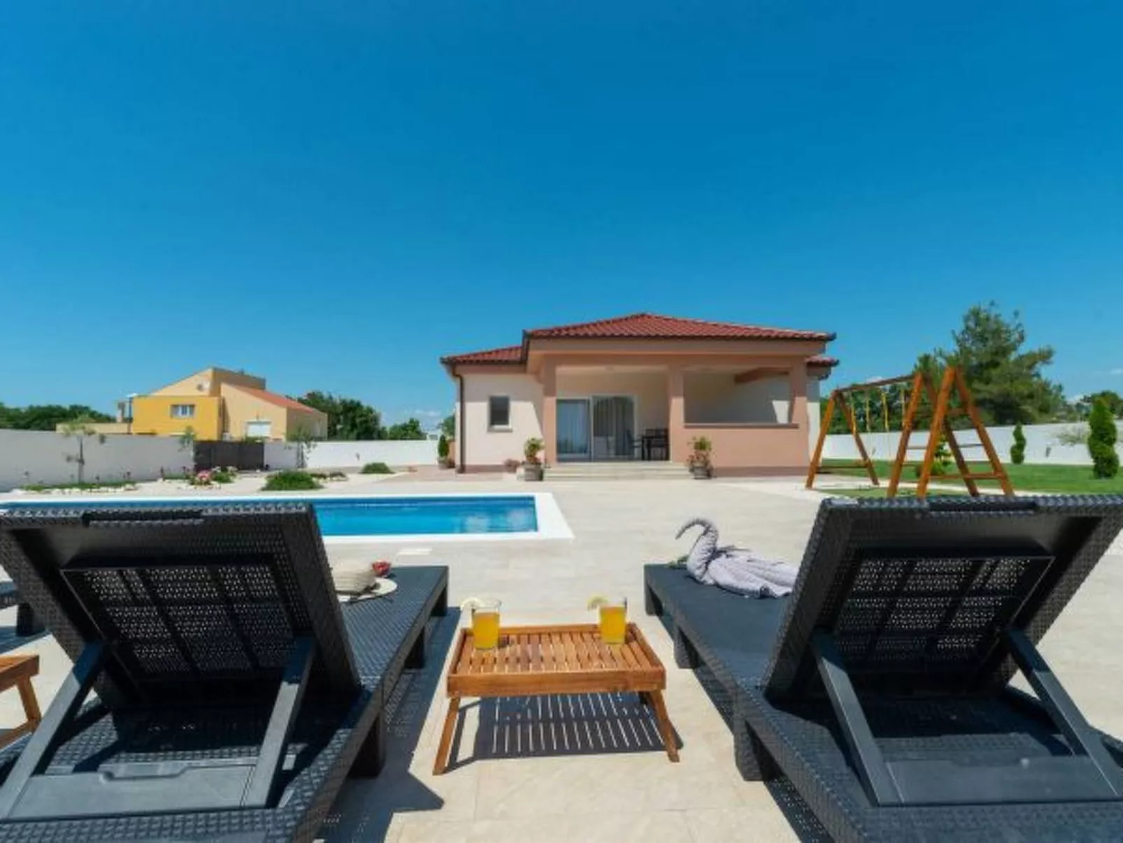 Villa First Hill with heated pool - Image-tags.info