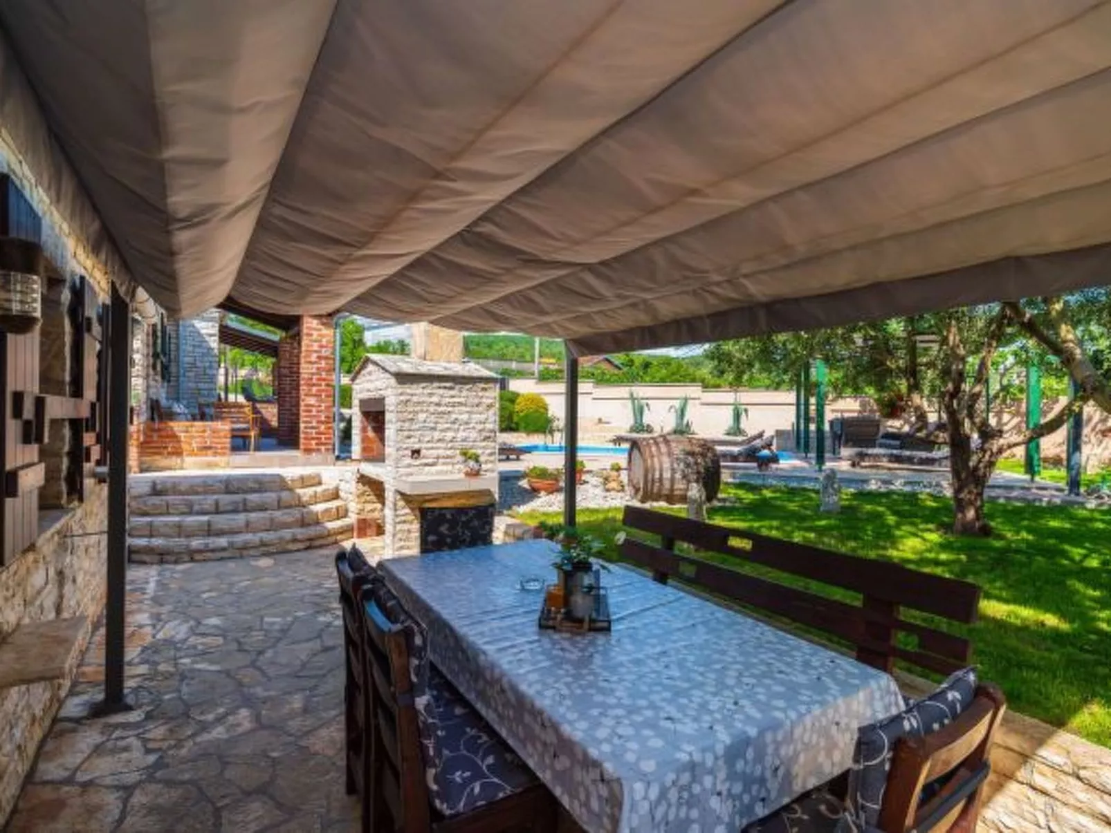 Stone villa Tea with pool - Image-tags.info