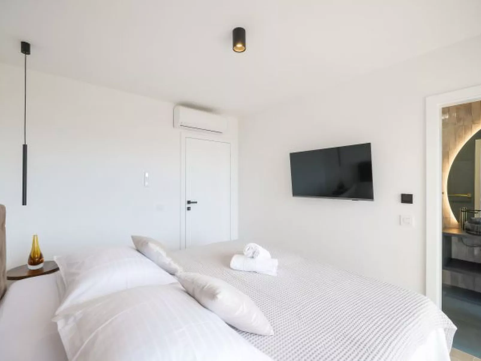 Villa Novue with pool - Image-tags.info