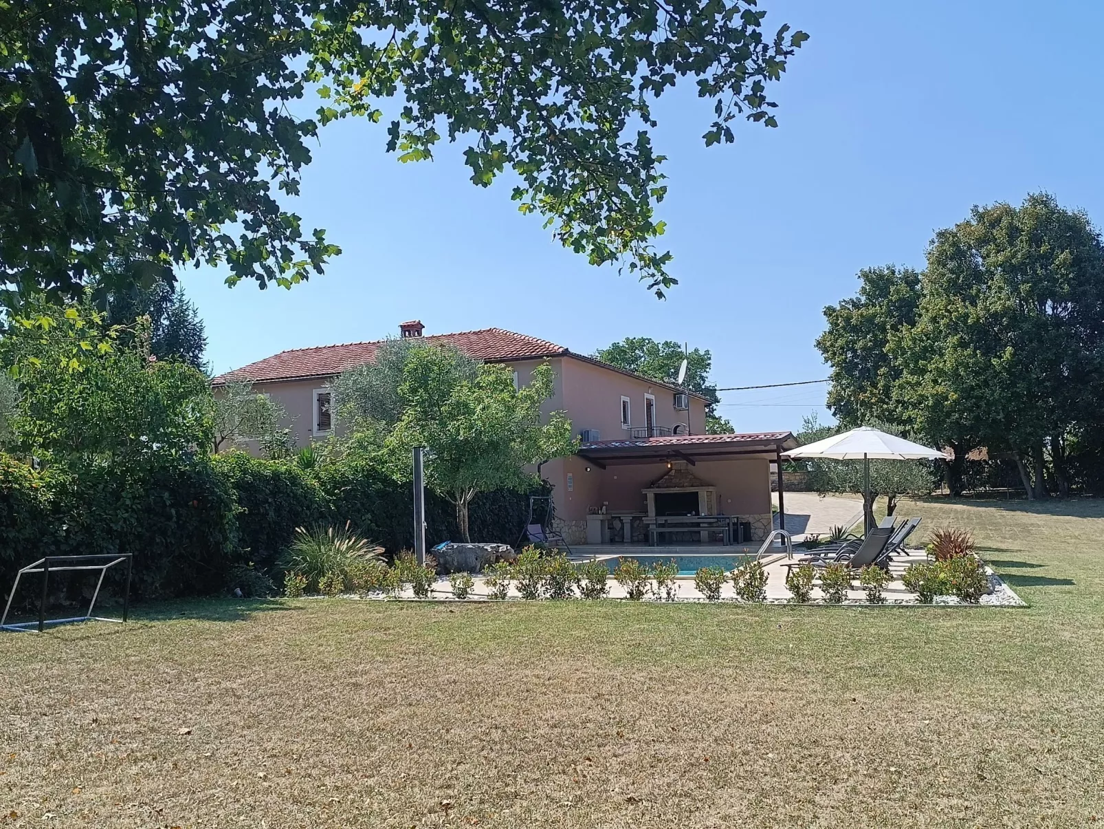 Villa Križanci - Buiten