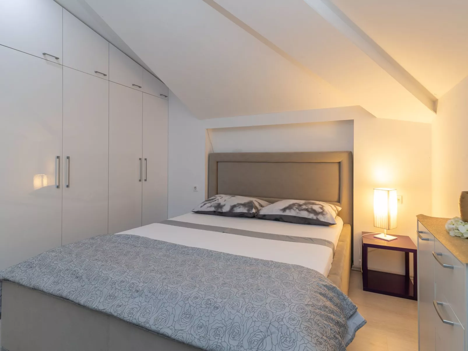 Moderne Ferienwohnung mit Gartennutzung, einem g - Image-tags.info