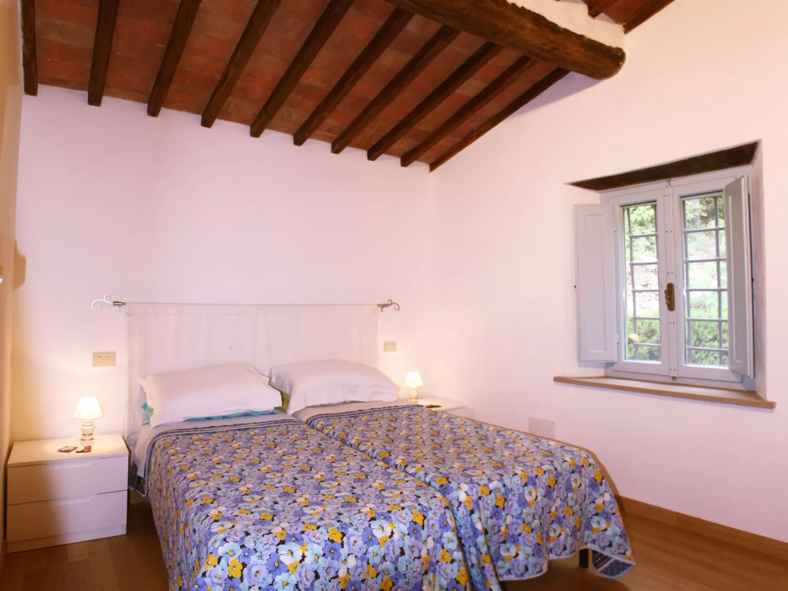 In Montecastelli Pisano mit beheiztem Whirlpool - Binnen