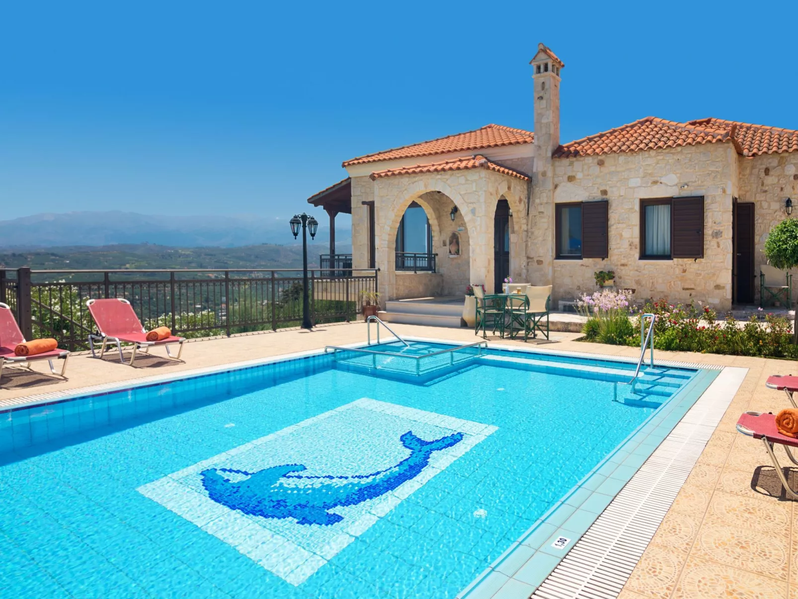 Familienvilla mit privatem Pool und Kinderbereich - Buiten