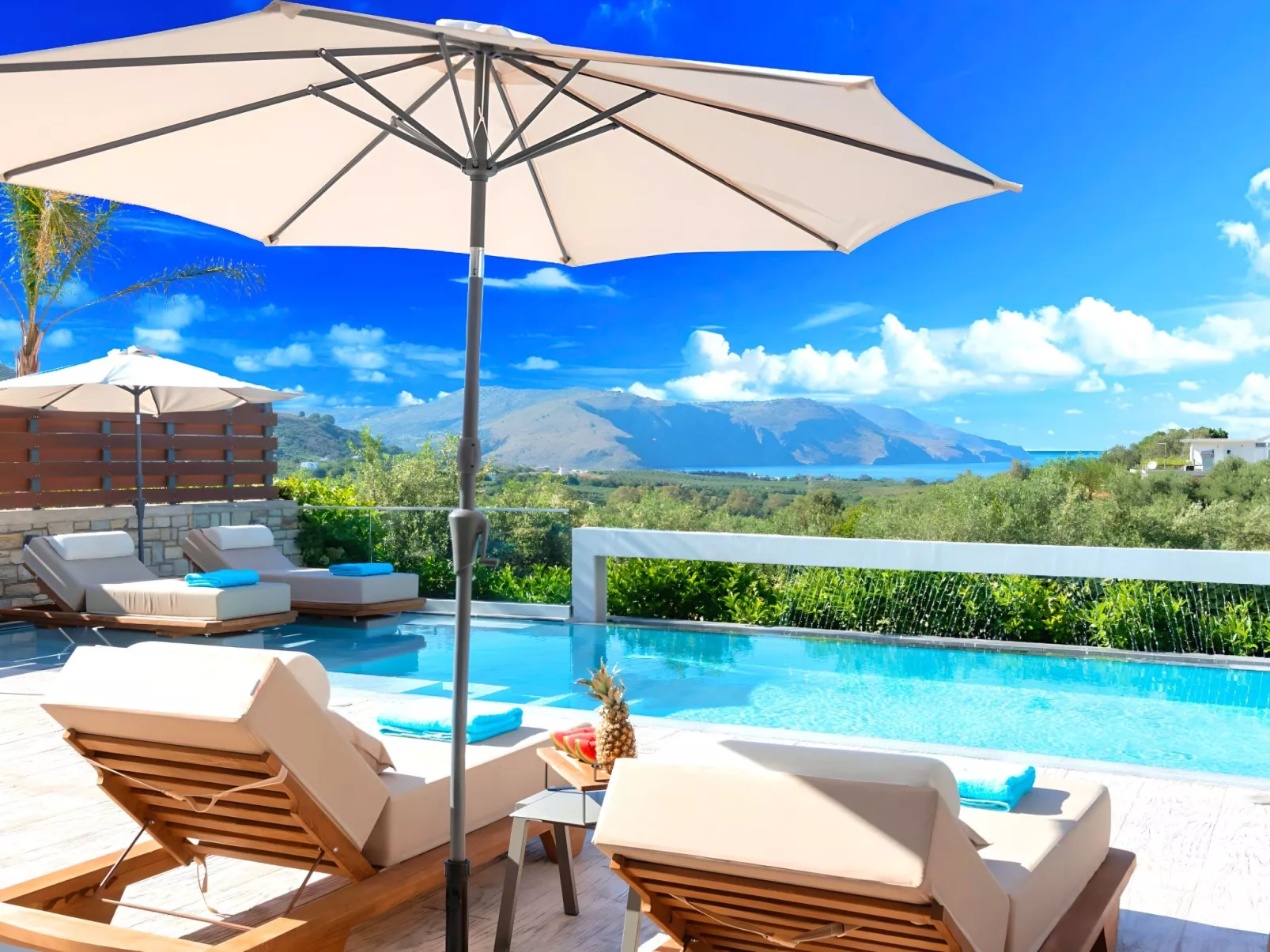 Villa "Minoas Grand" mit Blick auf das Wasser - Buiten