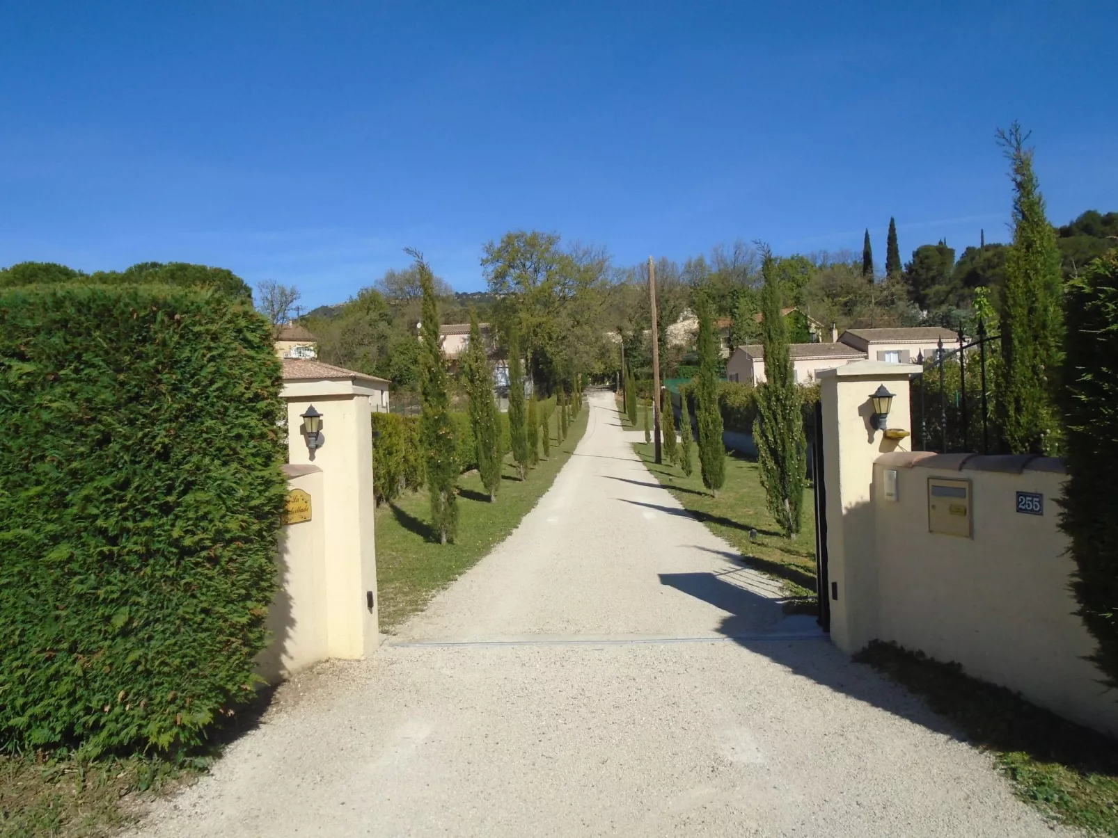 La Soleillade apt mit exklusiver Nutzung des großen Pools - Buiten