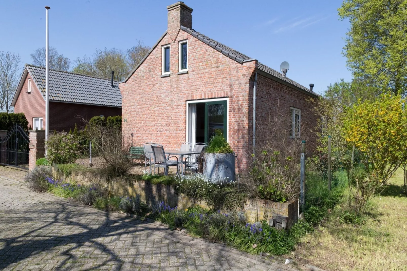 Strandwoning Baarland in Zeeland-Buitenkant zomer