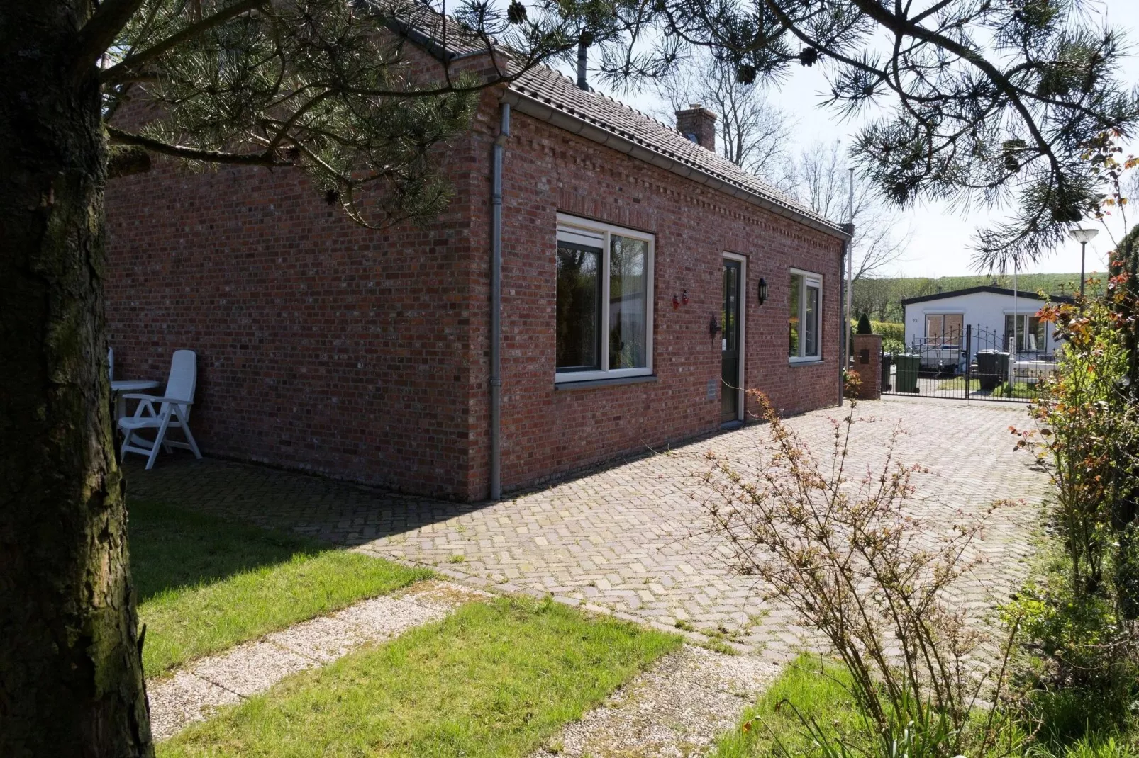 Strandwoning Baarland in Zeeland