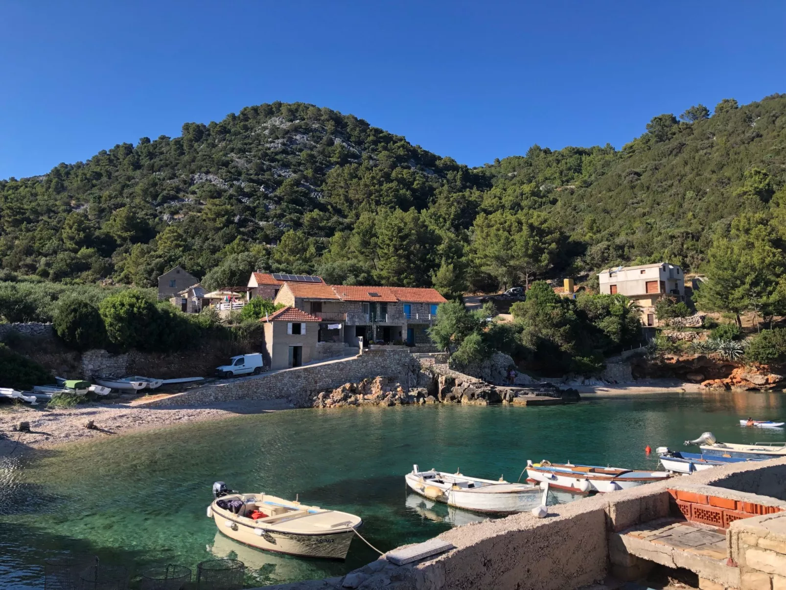 Weißes Haus Robinson mit BBQ und Terrasse - Image-tags.info