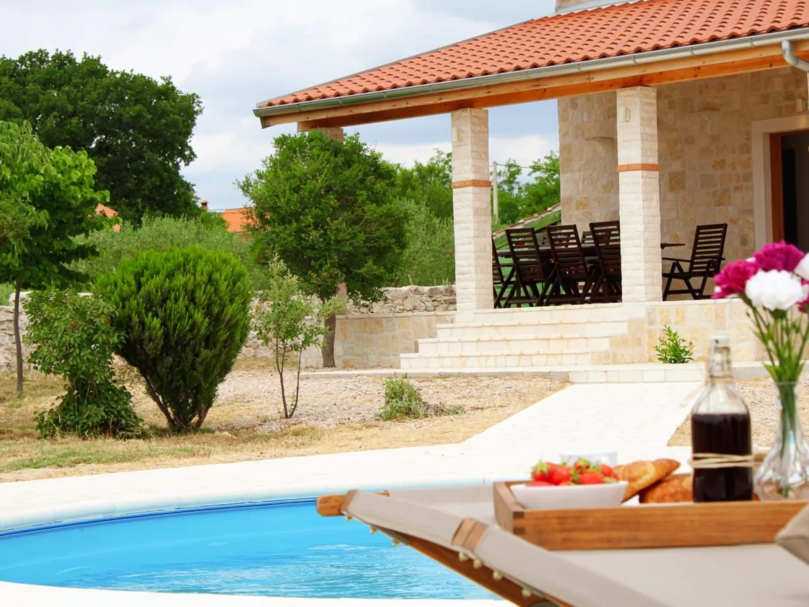 Anwesen "Steinperle mit beheiztem Schwimmbad" - Buiten